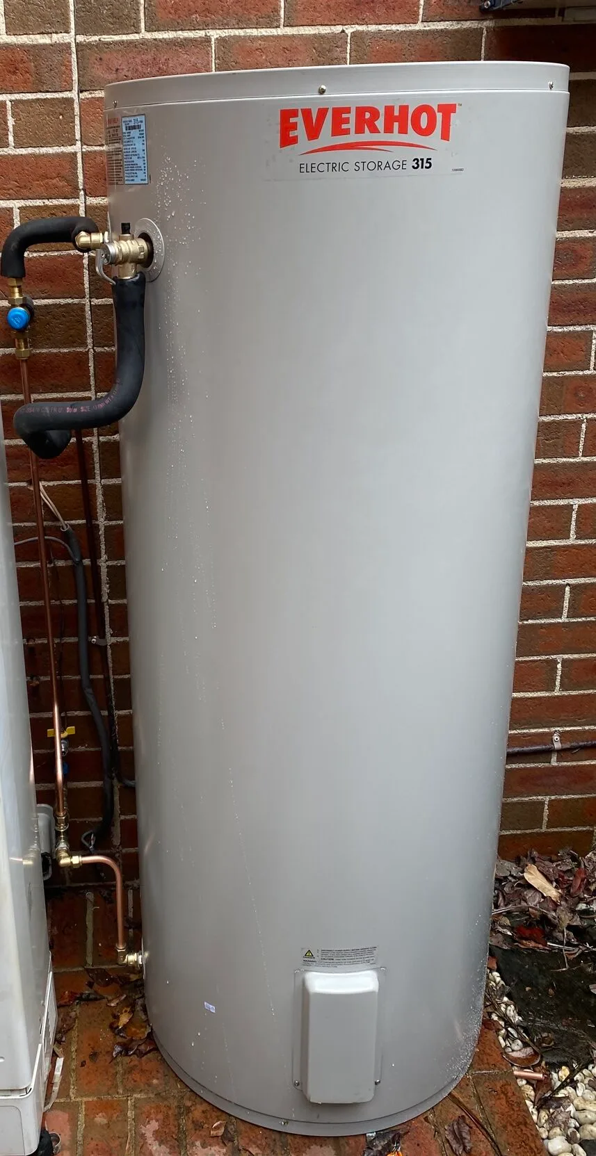 Jeremys plumbing installs hot water